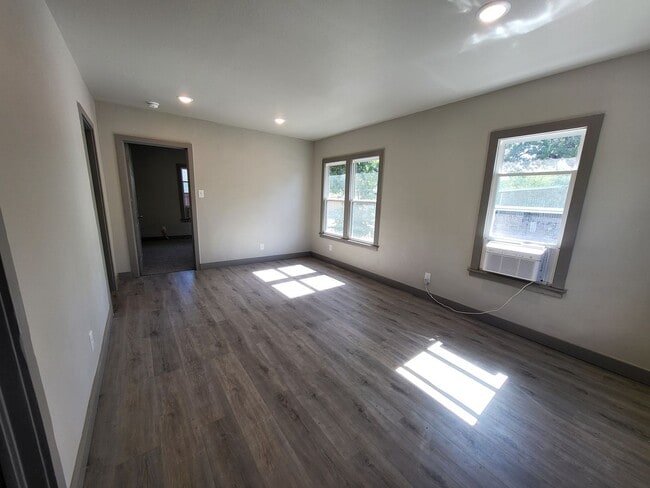 Building Photo - Completely Remodeled and Ready for Move-In