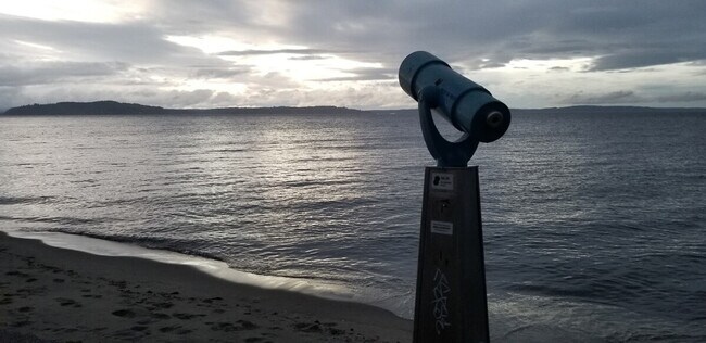 Building Photo - 2428 Alki Ave SW