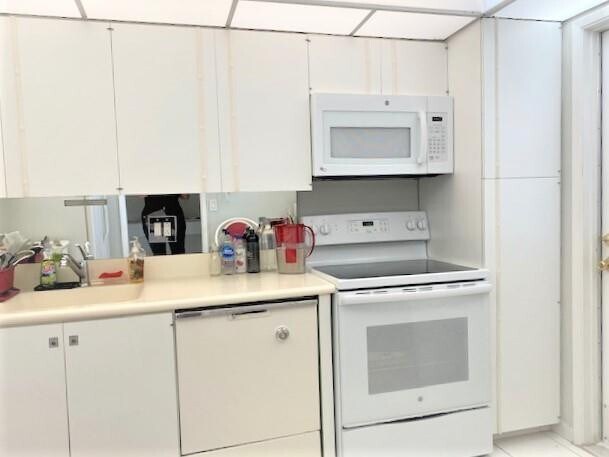 Building Photo - 2671 S Course Dr