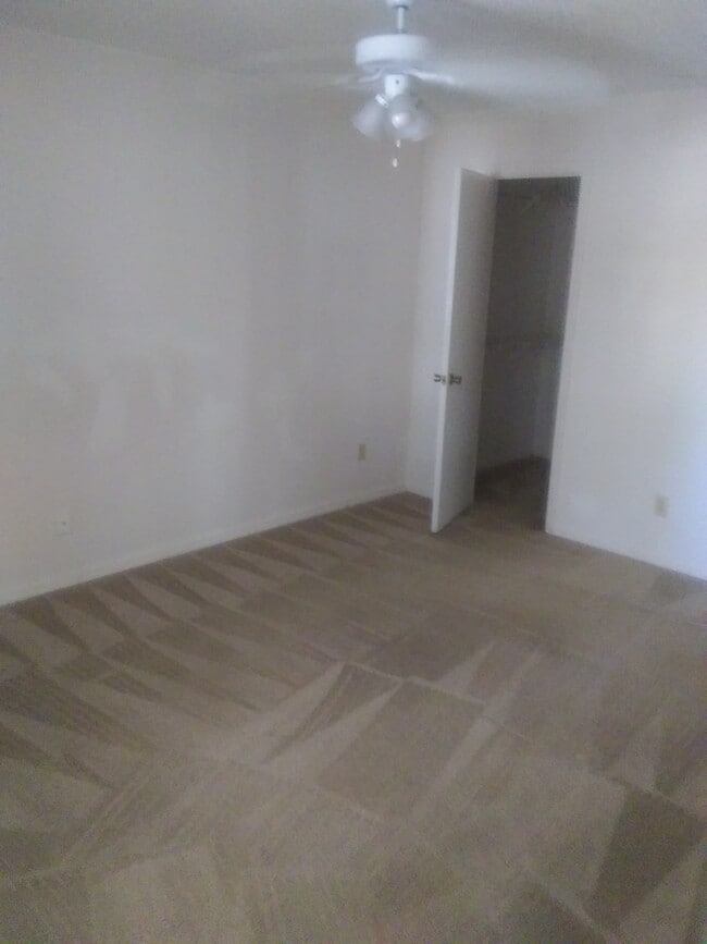 Building Photo - 2 Bedroom/ 2 Bath at Tradewinds in Metrowe...