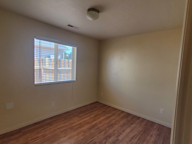 Building Photo - 3 bed 2 Bath near Canyon View