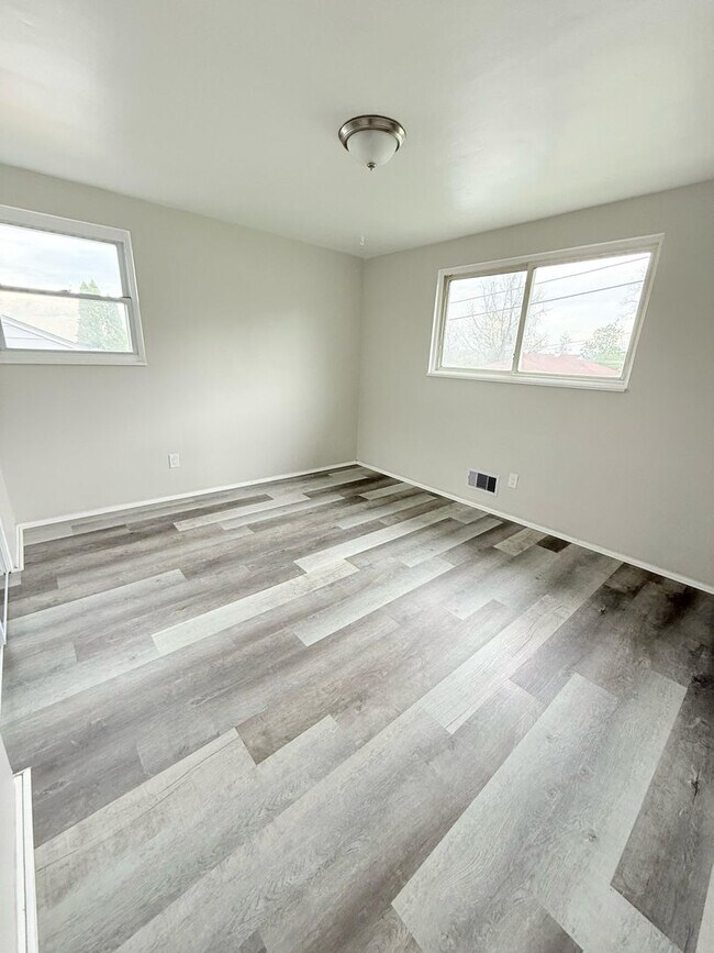 Building Photo - Newly Remodeled 3-Bed, 2-Bath Ranch Style Home