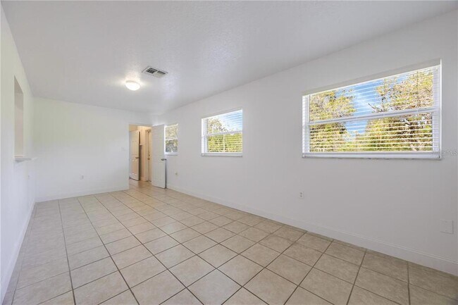 Building Photo - 495 Orange Ave