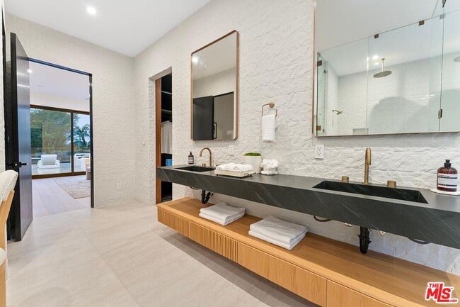 Building Photo - 9031 Alto Cedro Dr