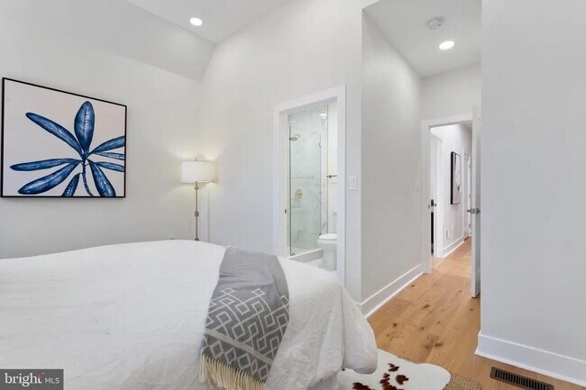 Building Photo - 116 Thomas St NW