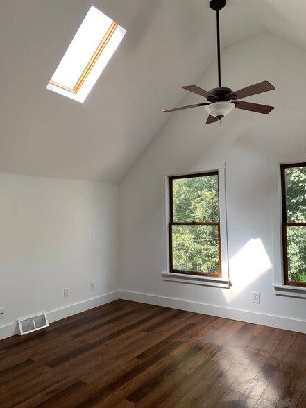 Front Bedroom - 3407 Woodbine Ave