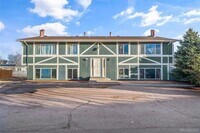 Building Photo - 3445 Cochran Dr