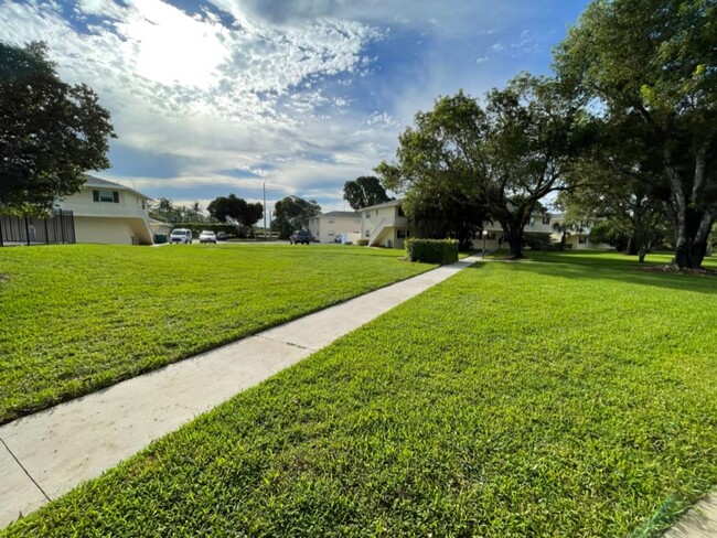 Building Photo - ANNUAL RENTAL - POINCIANA-2 BED / 1 BATH