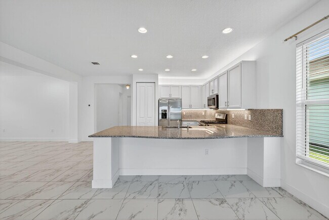 Building Photo - 11650 SW Moon River Way