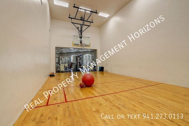 Building Photo - 4174 Central Sarasota Pkwy