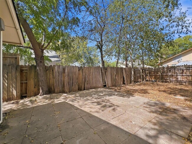 Building Photo - 1012 Fieldwood Dr
