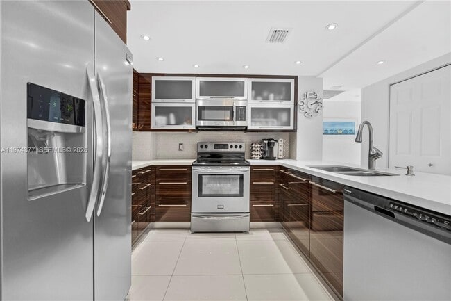 Building Photo - 1985 S Ocean Dr