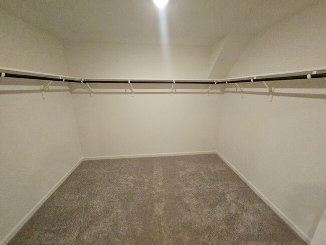 Building Photo - Move-in Special: 50% off second full month...