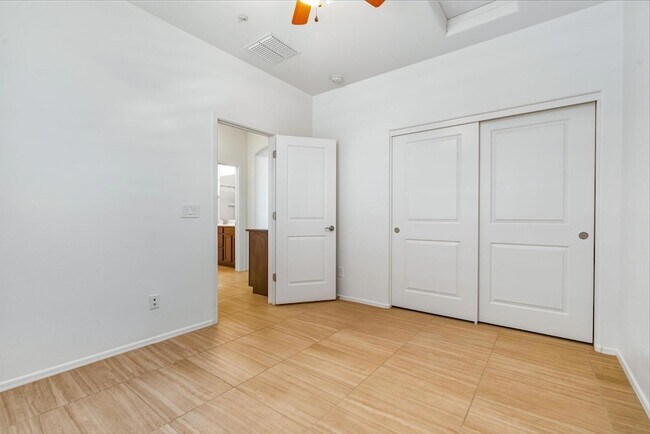 Building Photo - 9233 W Dreyfus Dr