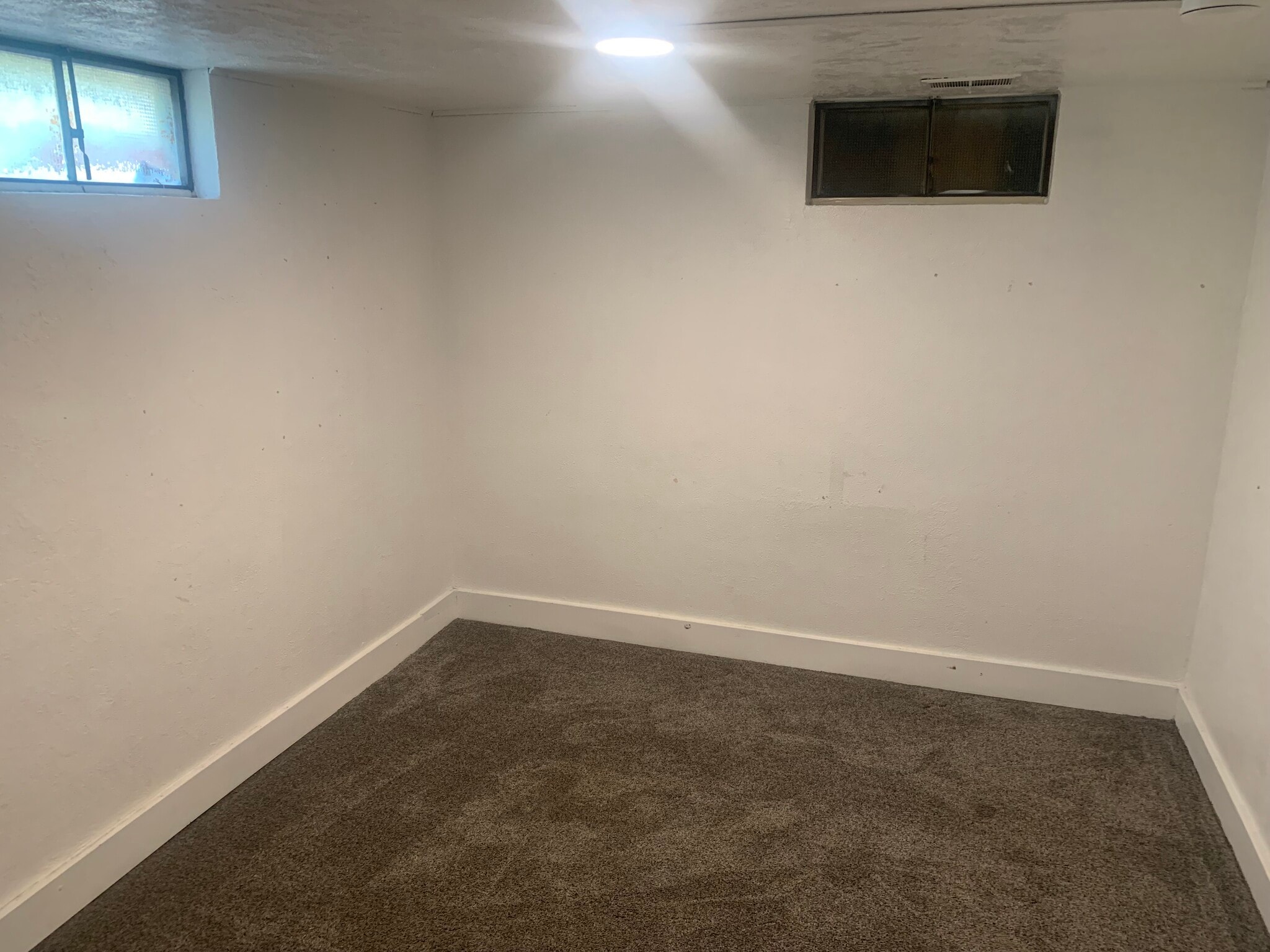 Building Photo - 1522 Hall Ave