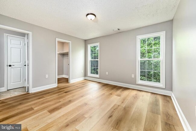 Building Photo - 20991 Timber Ridge Terrace