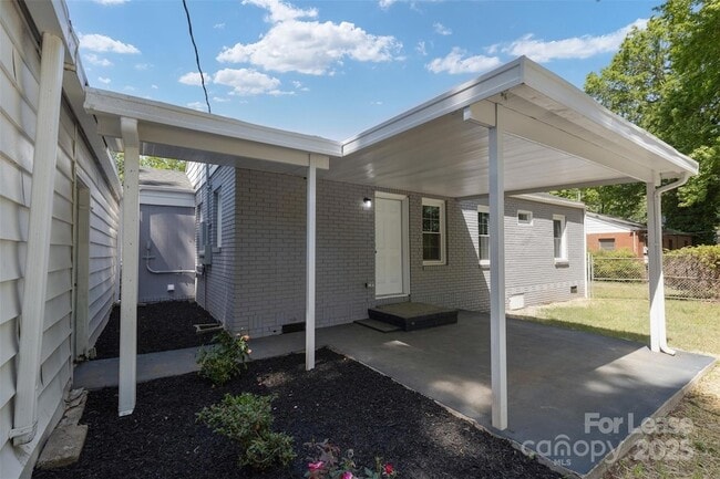 Building Photo - 2237 Ashley Rd