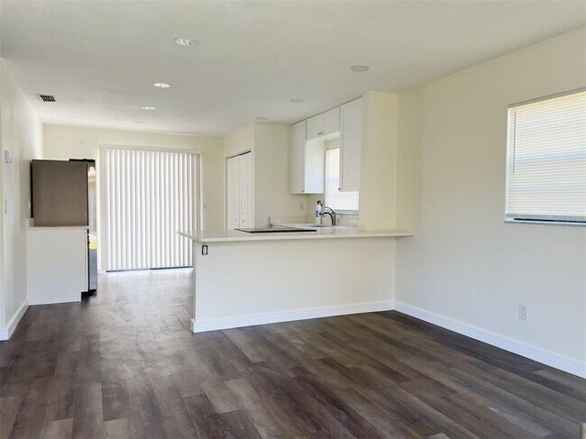 Building Photo - 1016 9th Ave NW