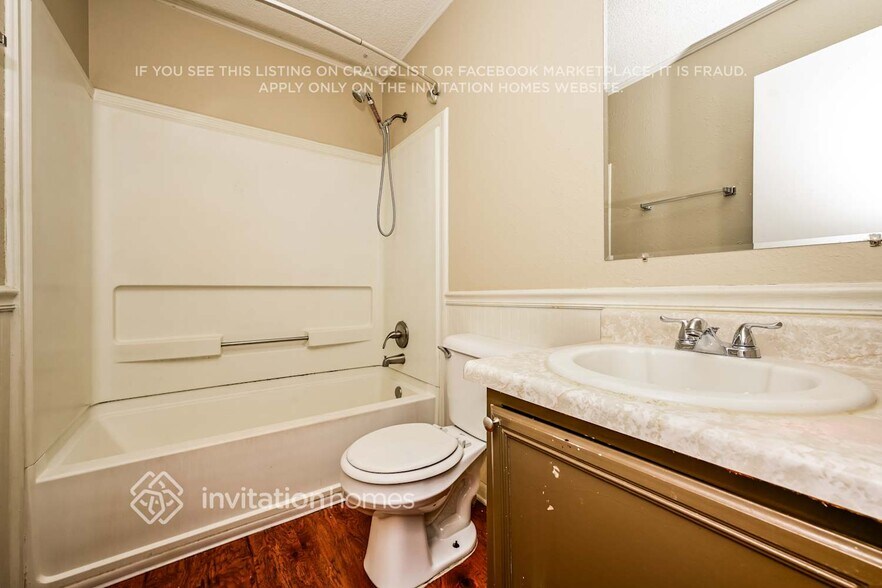 Building Photo - 1616 Picadilly Ct NE