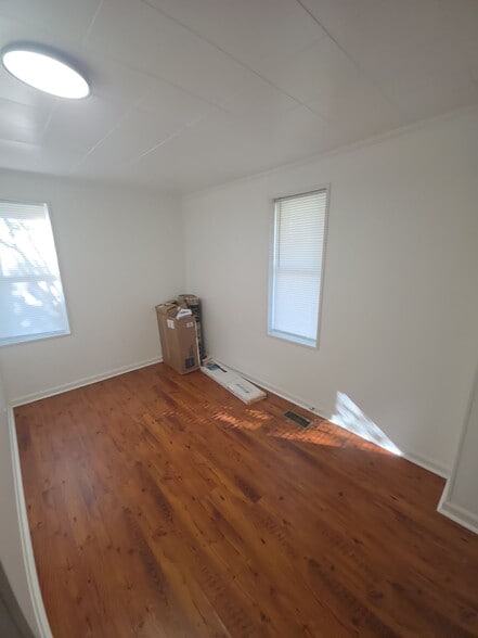 Building Photo - 613 Evans St