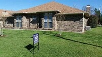 Building Photo - 3125 Tudor Ln