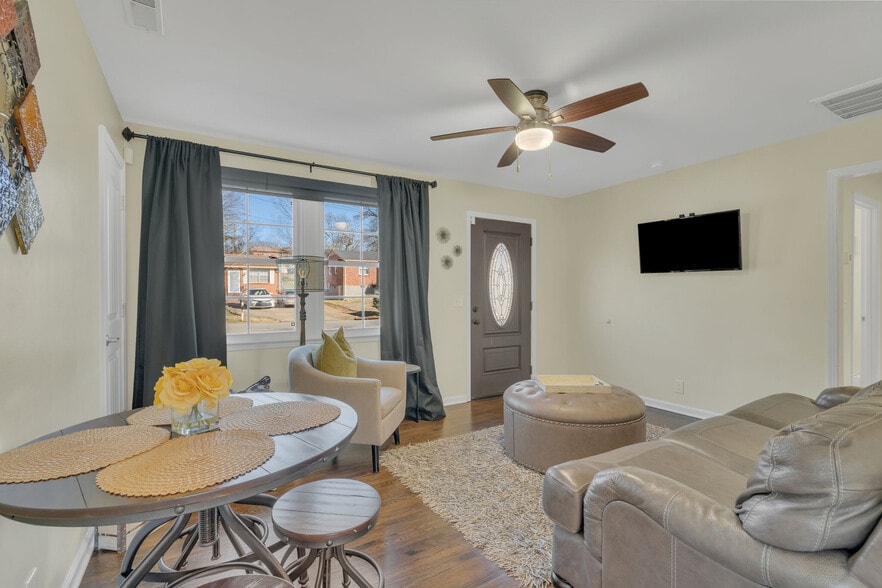 Building Photo - 3365 Hospital Ln