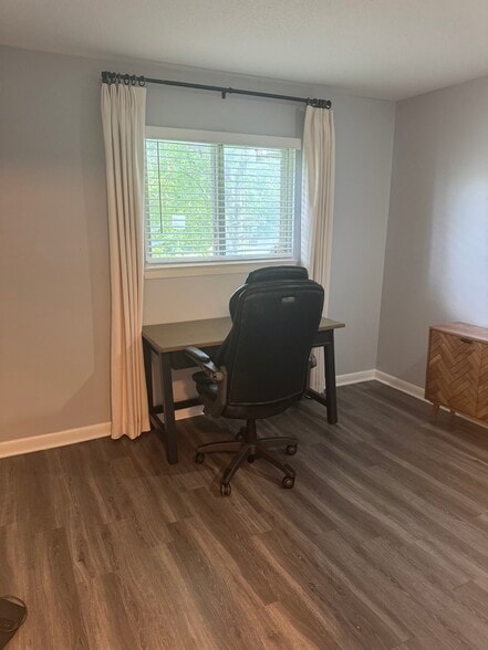office space in second room - 3983 N Quail Ln