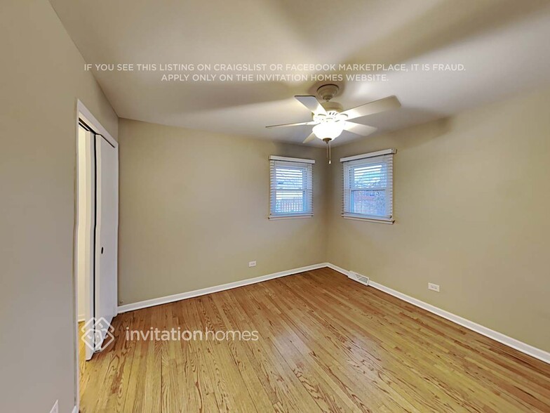 Building Photo - 418 W Lake Park Dr