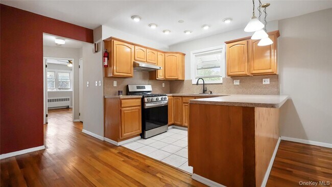 Building Photo - 3610 Baychester Ave