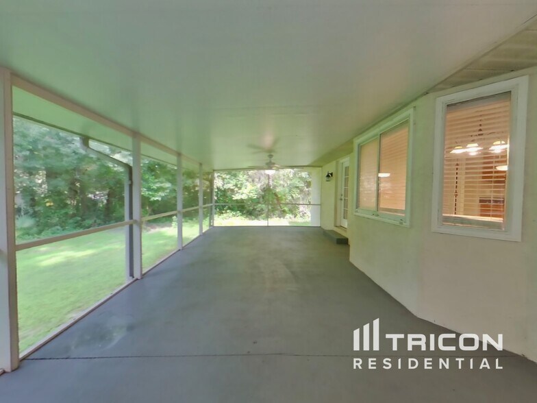 Building Photo - 231 Debary Dr