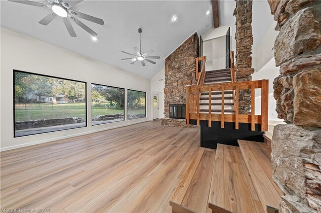 Building Photo - 4 bedroom Single Family home in Fianna Hils