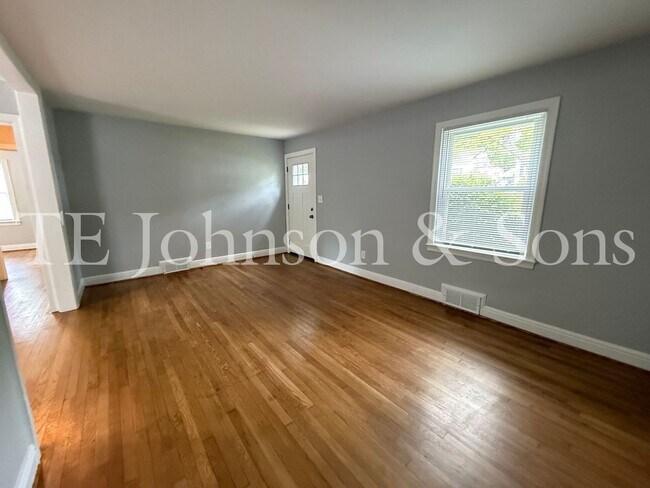 Building Photo - Charming Renovated 3BR Home