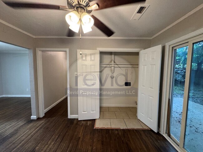 Building Photo - 4572 Verne Rd