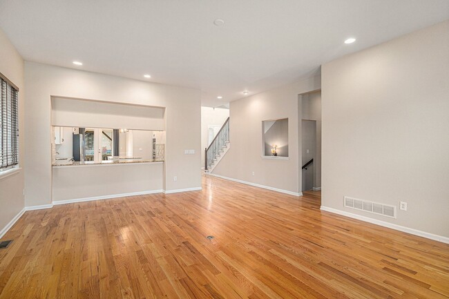 Building Photo - Spacious 4 bedroom 4 bathroom home in the heart of Lone Tree!