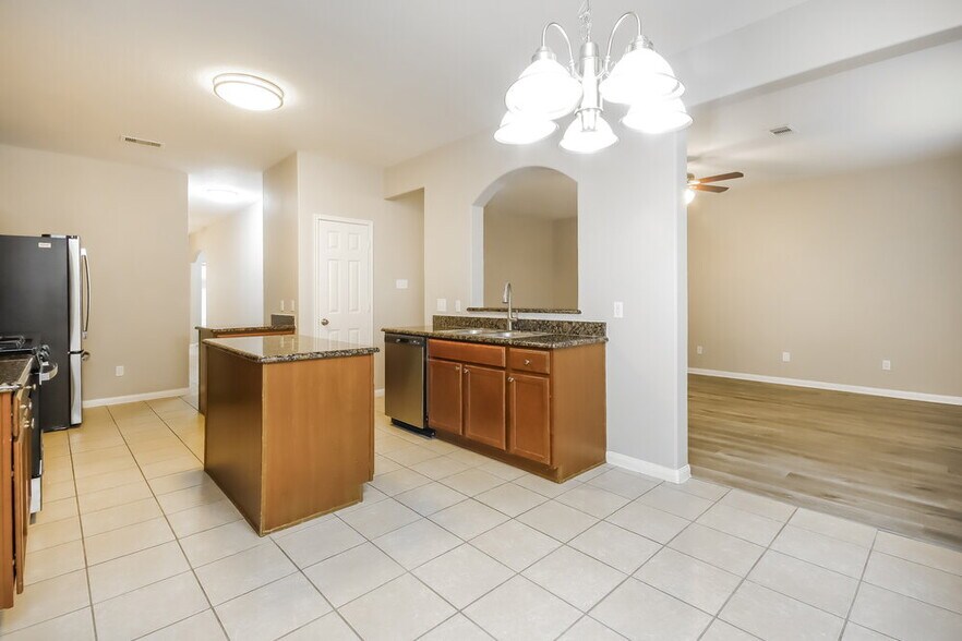 Building Photo - 10296 Stone Gate Dr