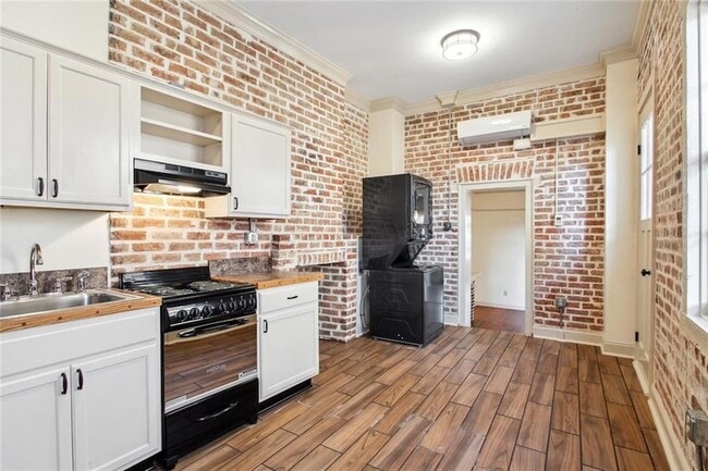 Building Photo - 710 Orleans St