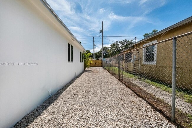 Building Photo - 5900 NW 5th Ct