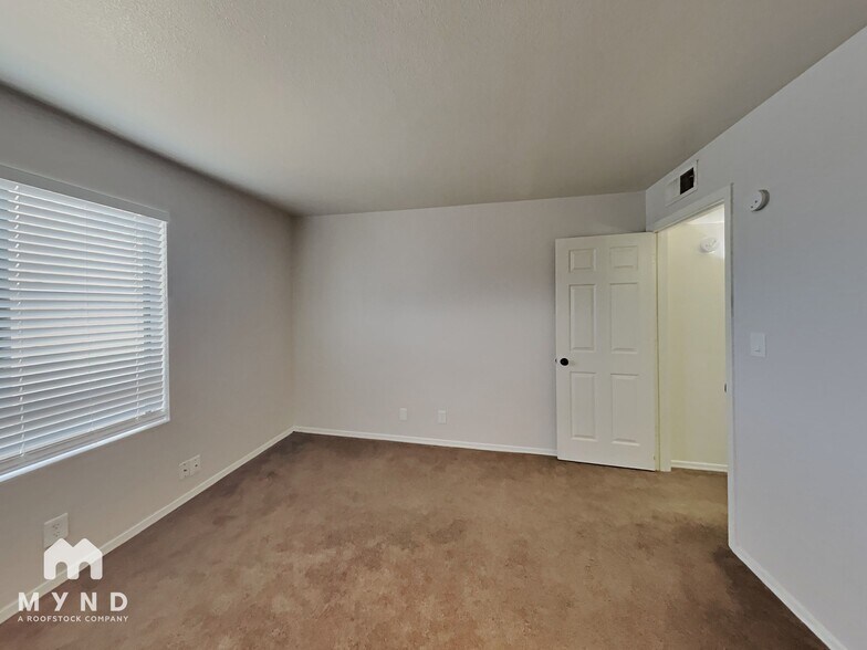 Building Photo - 14203 N 19th Ave