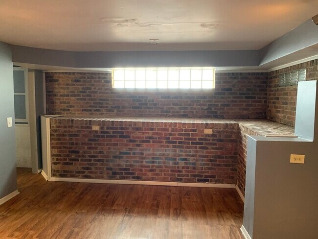 Building Photo - PENDING-Charming & Updated Bungalow in SoBro!