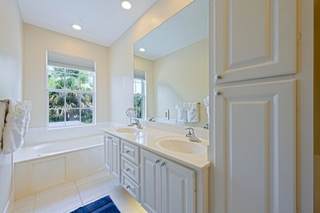 Building Photo - 435 Capistrano Dr
