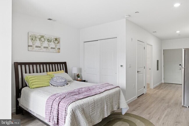 Building Photo - 915 N Broad St