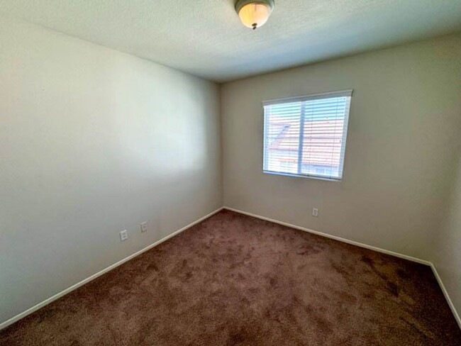 Building Photo - 3 bedroom Murrieta Condo in the gated Will...