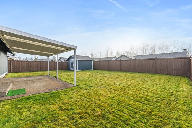 Building Photo - Beautiful 3-Bedroom, 2-Bath Home on a Corner Lot in Spanaway
