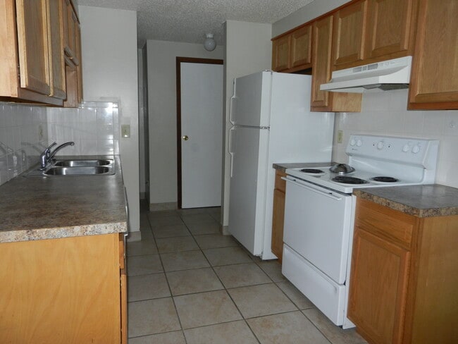 Building Photo - 6557 Lincoln Ave