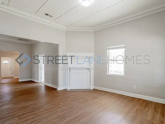 Building Photo - 119 Wellington St