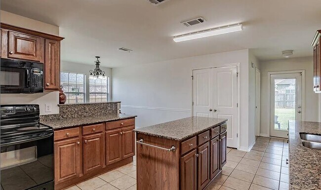 Building Photo - 1375 Selby Phillips Dr