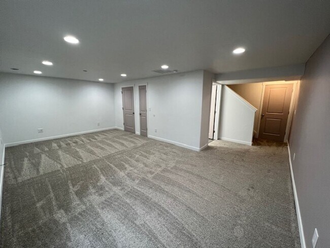 Building Photo - Beautifully Spacious Townhome in Payson, UT  Open house this Saturday 5/9/2026  12-1 pm-  $150 Am...