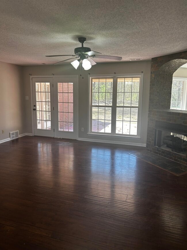 Building Photo - 125 Janis Marie Cove