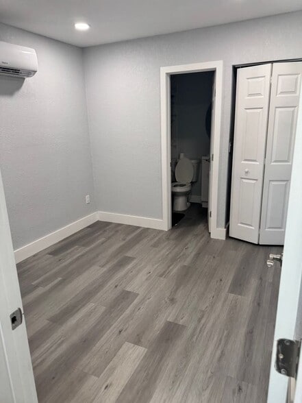 Building Photo - 803 E Cayuga St