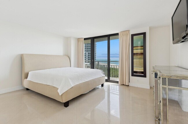 Building Photo - 3000 N Ocean Dr